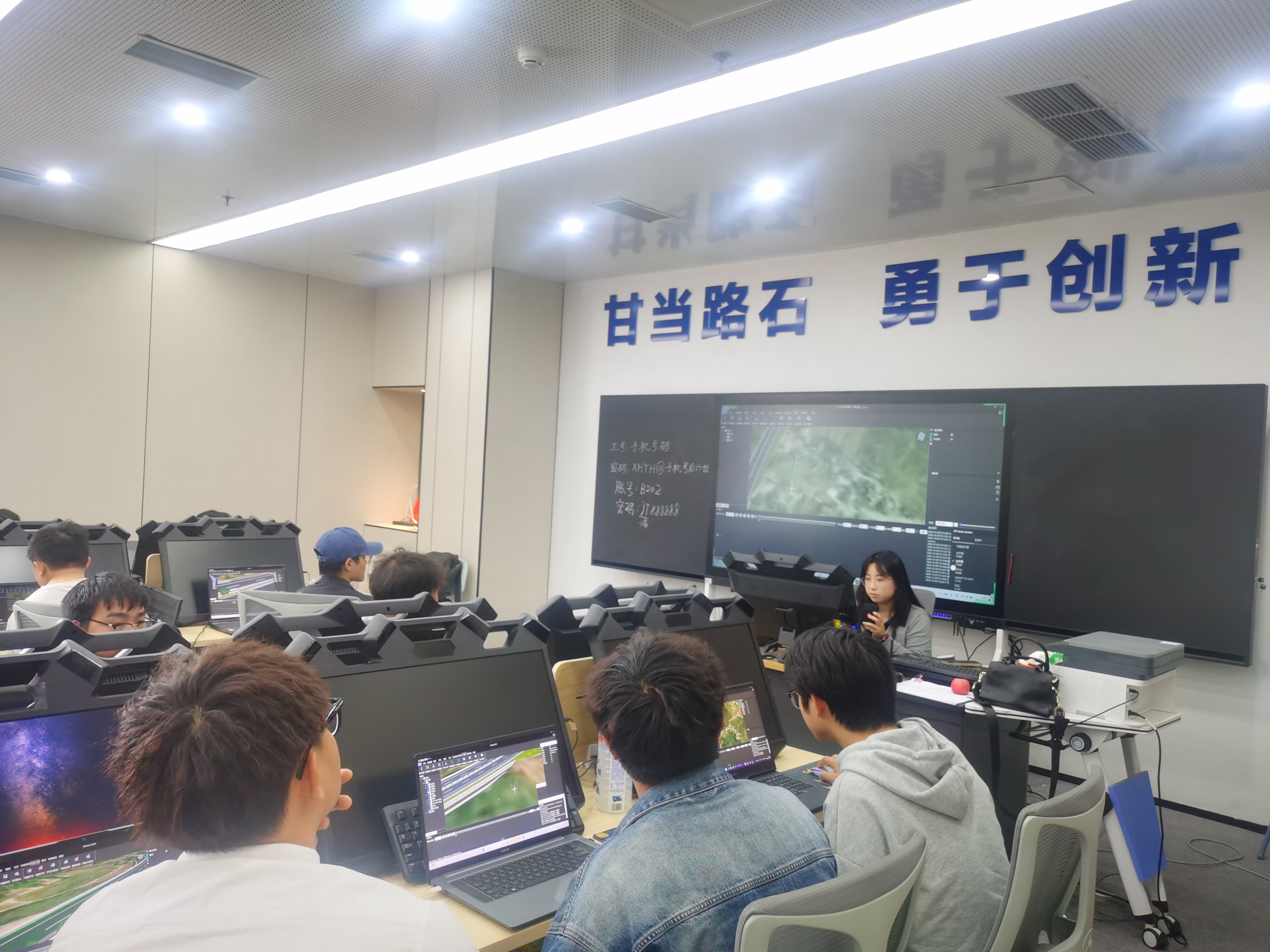 江蘇狄諾尼攜手創(chuàng)途信息，為川交院學(xué)生畢業(yè)設(shè)計(jì)助力！(圖3)